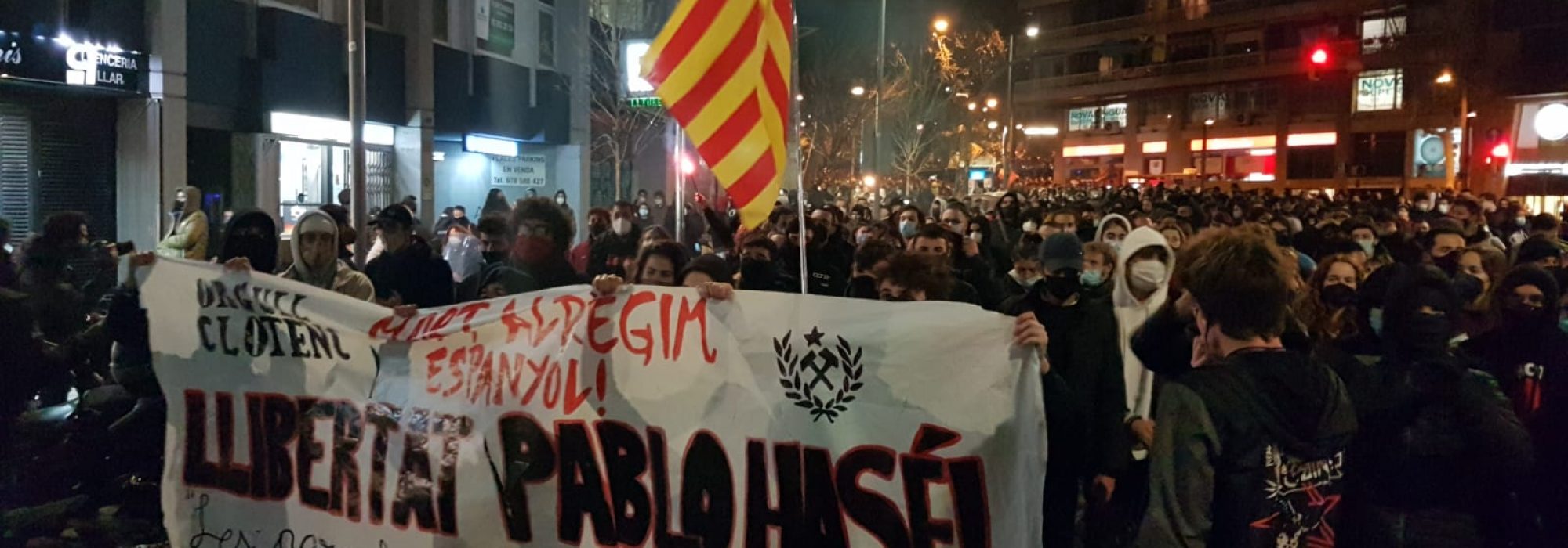 Protestes_contra_l'empresonament_de_Pablo_Hasél,_manifestació_a_Barcelona