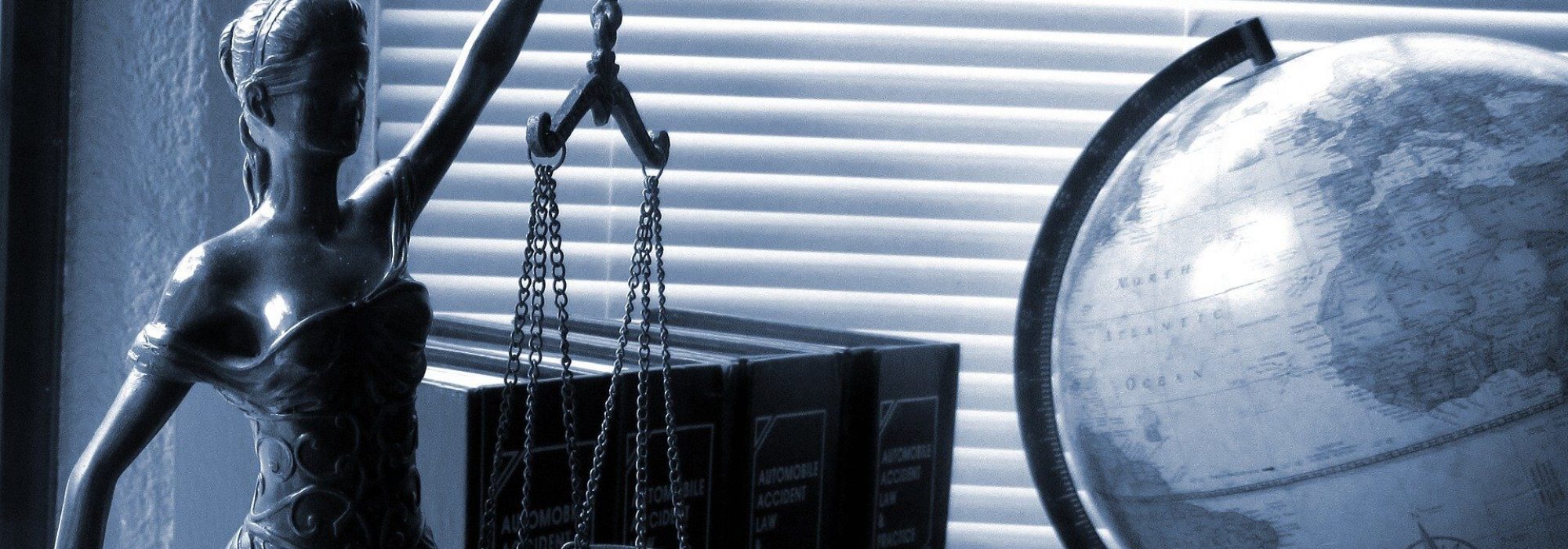 lady-justice-2388500_1920