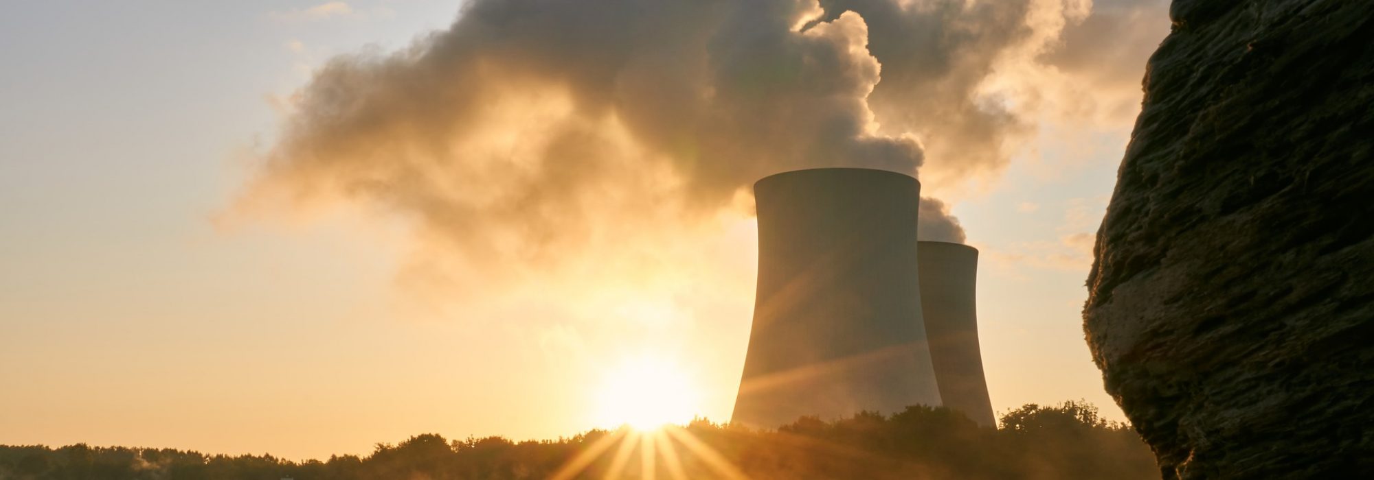 nuclear-power-plant-4535761_1920